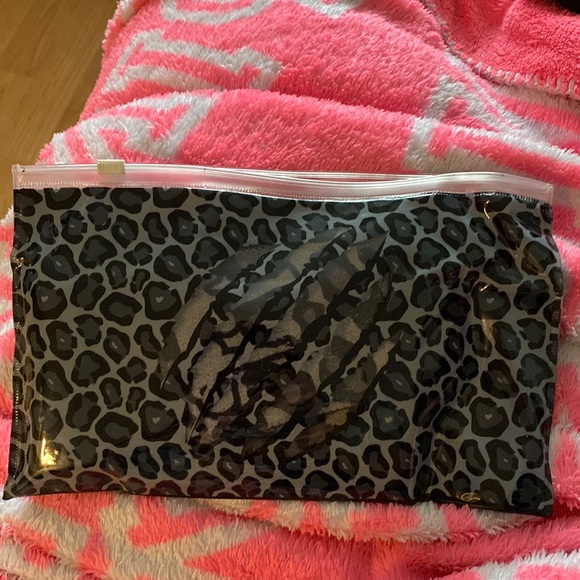 Suzie B Glute Band Leopard - Picture 3 of 9